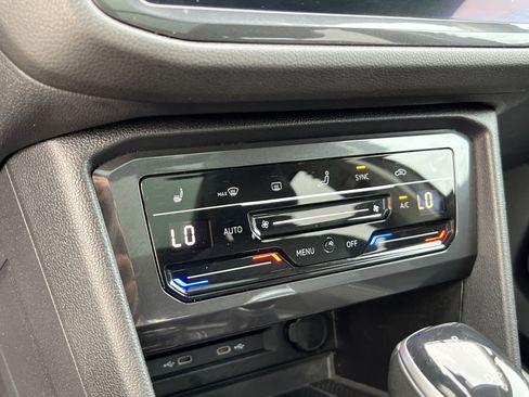 Used 2022 Volkswagen Tiguan SE w/ Panoramic Sunroof Package image 20