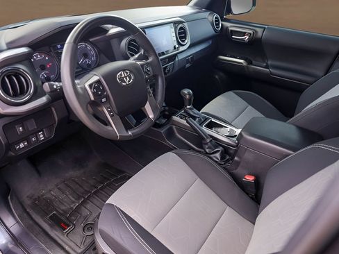 Used 2022 Toyota Tacoma TRD Off-Road AWD/4WD image 10