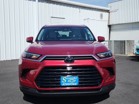 Used 2024 Toyota Grand Highlander AWD image 8