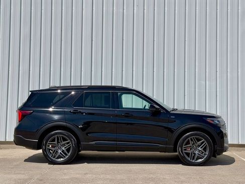 Certified 2025 Ford Explorer ST-Line w/ ST-Line Street Pack AWD/4WD image 7