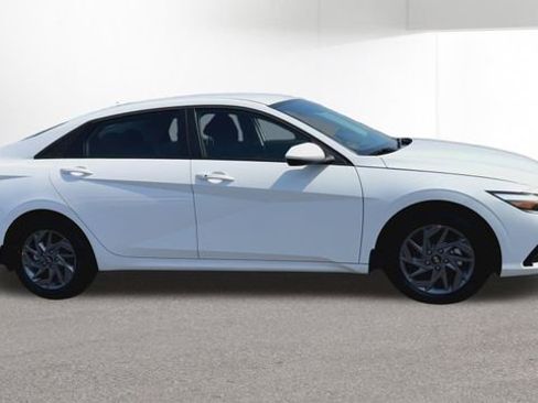 Used 2025 Hyundai Elantra Blue FWD image 85