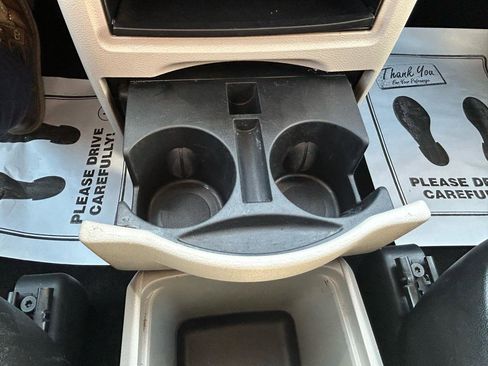 Used 2016 Dodge Grand Caravan SE FWD image 24