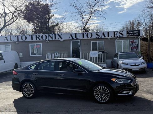 Used 2017 Ford Fusion SE w/ Fusion SE Technology Package image 1