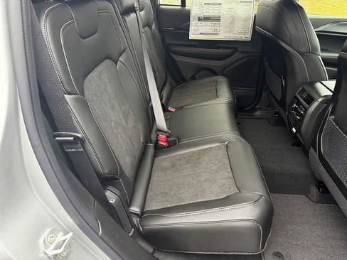 New 2025 Jeep Grand Cherokee 4WD image 17