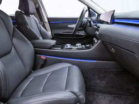 Certified 2026 Genesis GV70 2.5T AWD/4WD image 13
