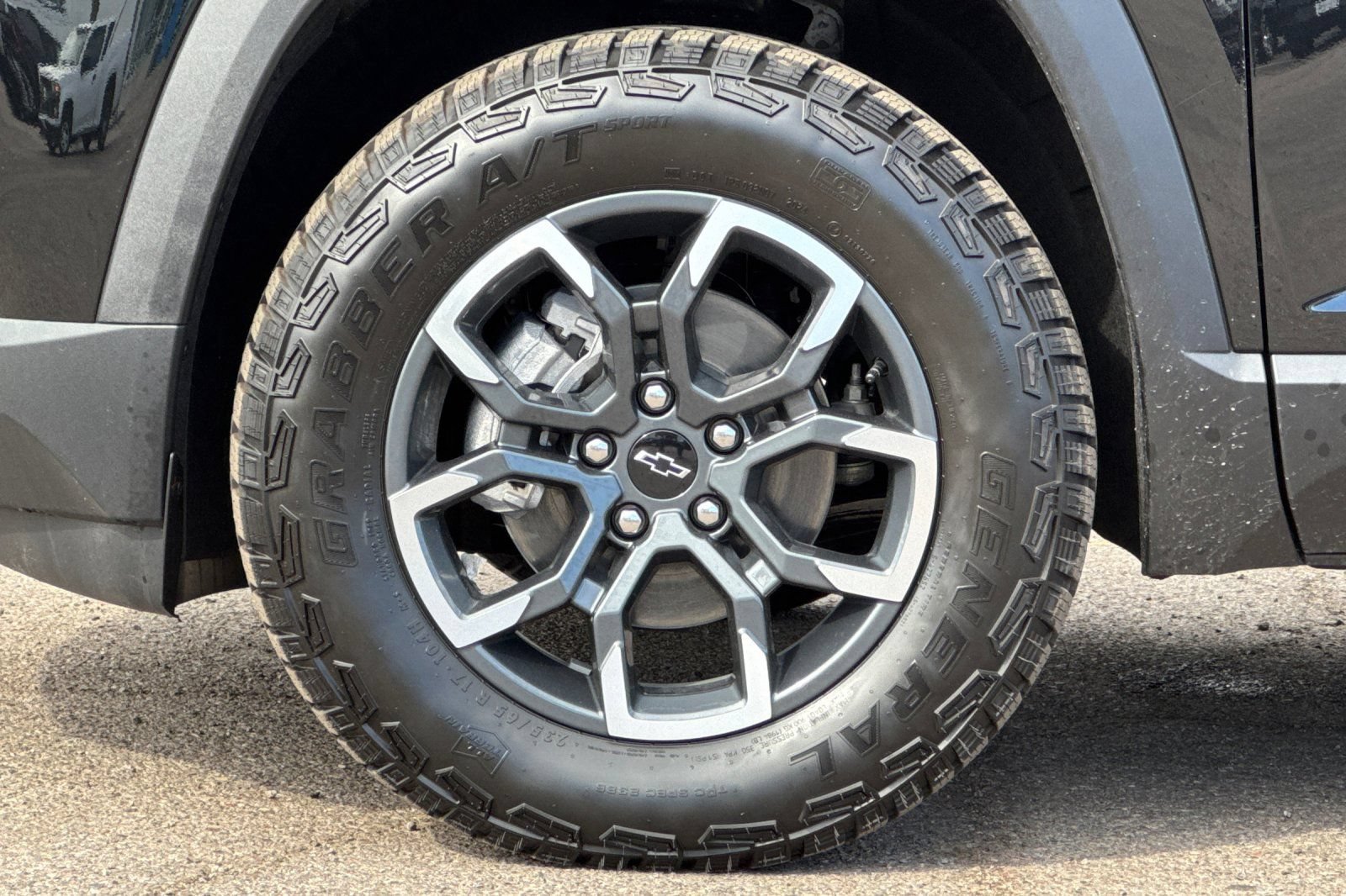 Used 2025 Chevrolet Equinox ACTIV w/ Safety and Technology Package AWD/4WD image 37