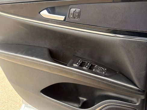 Used 2022 Lincoln Nautilus FWD w/ Premium Package image 31