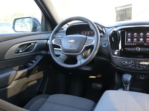 Used 2023 Chevrolet Traverse LT FWD image 12