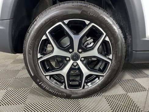 Used 2025 Jeep Compass Limited image 12