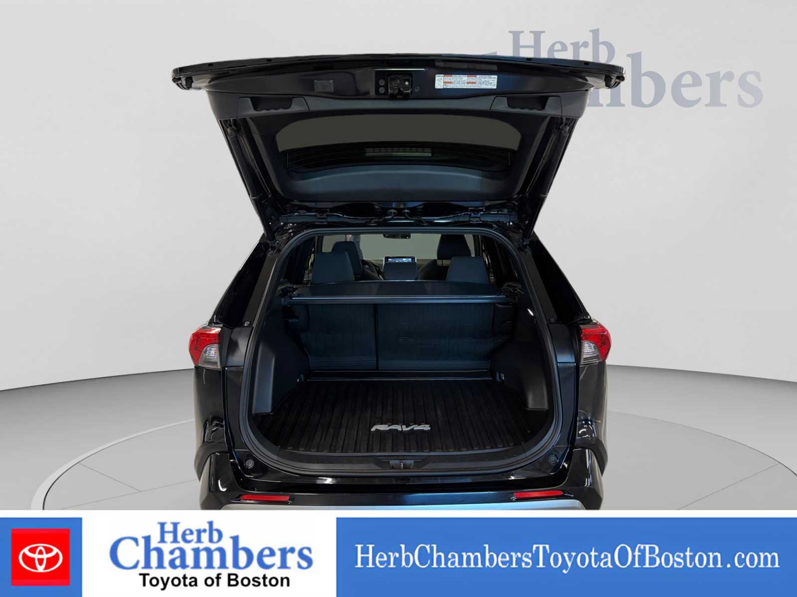Used 2022 Toyota RAV4 SE w/ Convenience Package AWD/4WD image 4