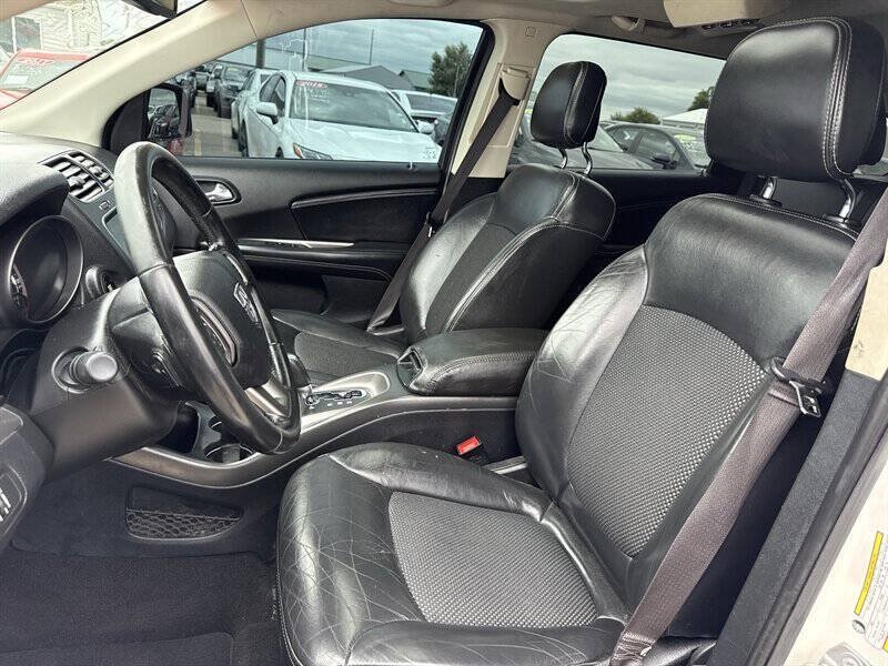 Used 2020 Dodge Journey Crossroad FWD image 17