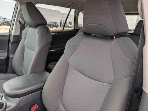 Used 2025 Toyota RAV4 XLE FWD image 10