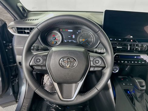 Used 2024 Toyota Venza XLE image 10