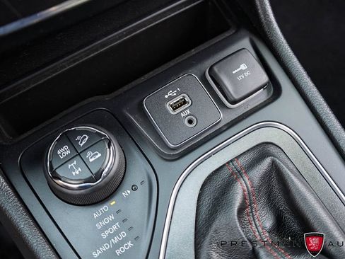 Used 2019 Jeep Cherokee Trailhawk w/ Comfort/Convenience Group AWD/4WD image 31