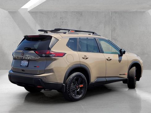 Used 2025 Nissan Rogue SV AWD/4WD image 5