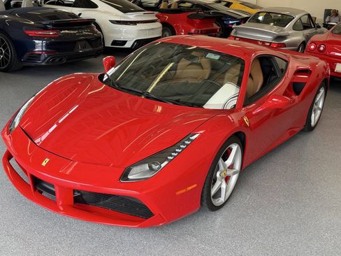 Used 2018 Ferrari 488 GTB RWD image 4