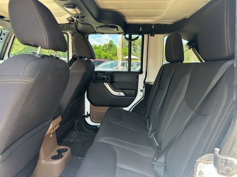 Used 2014 Jeep Wrangler Unlimited Sahara w/ Connectivity Group AWD/4WD image 29