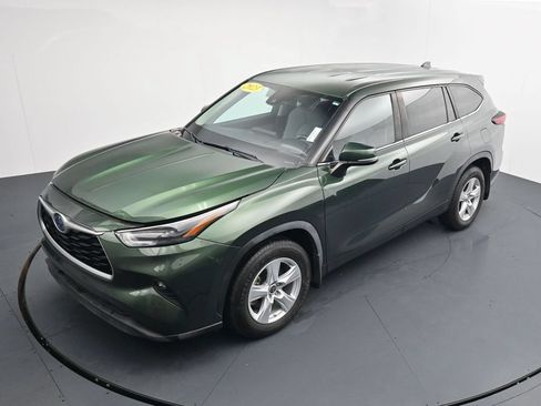 Used 2023 Toyota Highlander LE FWD image 29