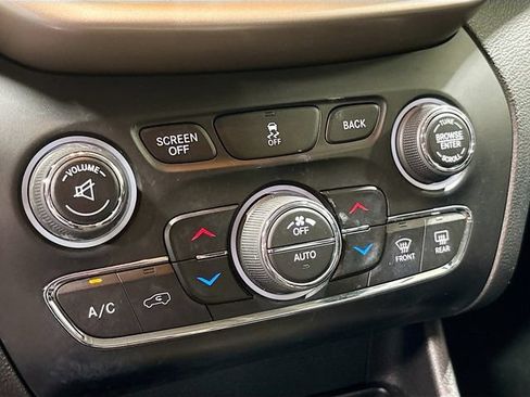 Used 2014 Jeep Cherokee Limited FWD image 15
