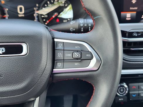 Used 2025 Jeep Compass Trailhawk AWD/4WD image 18