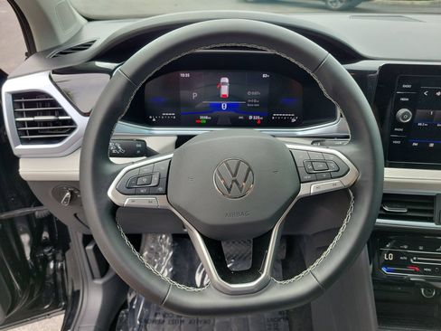 Used 2025 Volkswagen Taos SE w/ Black Wheel Package FWD image 27