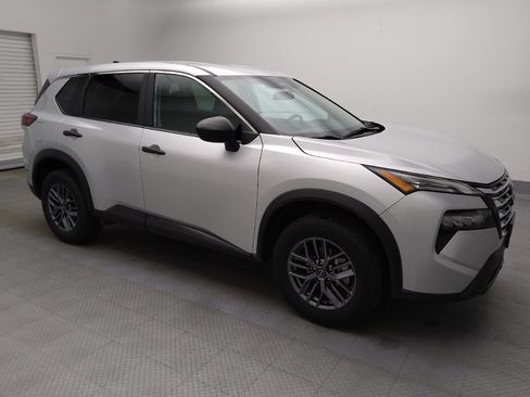 Used 2024 Nissan Rogue S AWD/4WD image 11