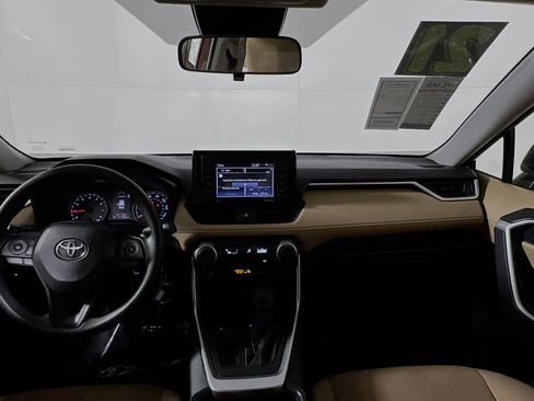 Used 2021 Toyota RAV4 LE image 29