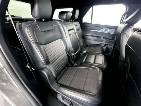 Used 2025 Ford Explorer ST-Line w/ ST-Line Street Pack AWD/4WD image 26