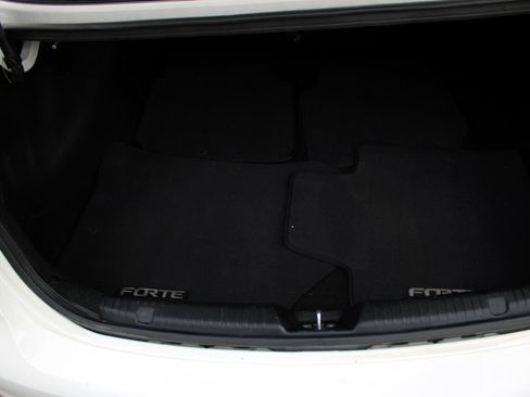 Used 2017 Kia Forte LX image 20