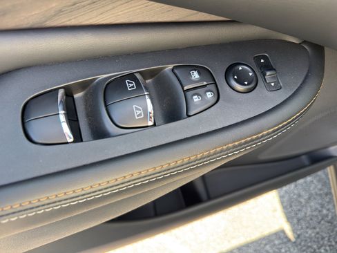 Used 2024 Nissan Murano Platinum w/ Cargo Package AWD/4WD image 12