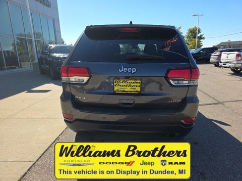 Used 2020 Jeep Grand Cherokee Laredo image 6