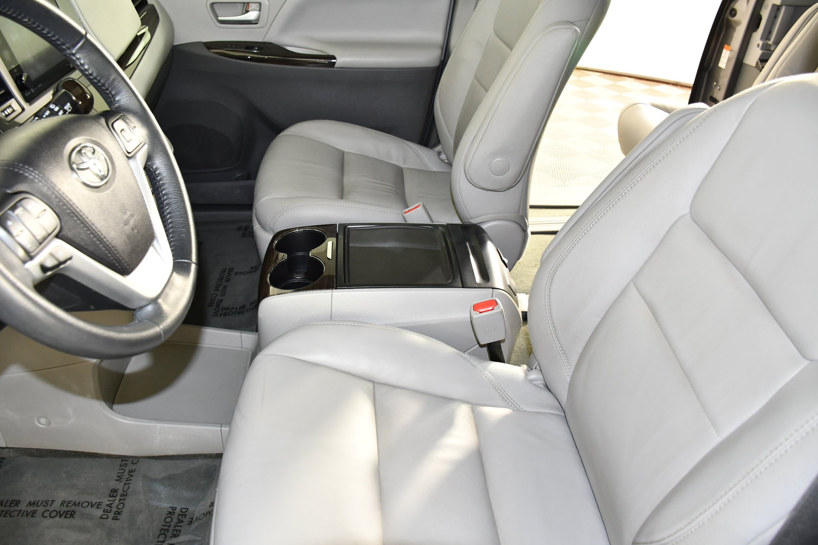 Used 2017 Toyota Sienna XLE Premium AWD/4WD image 37