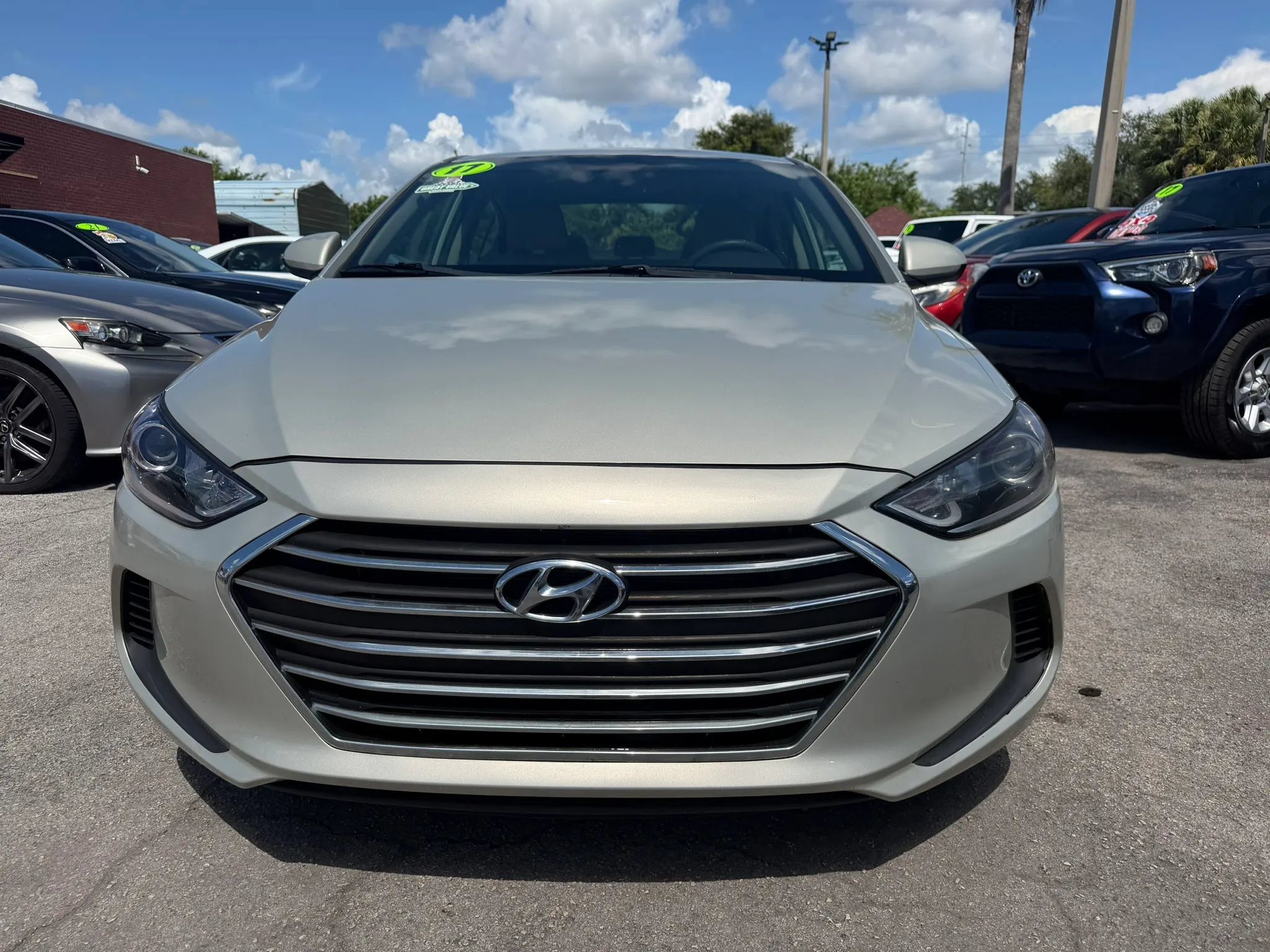 Used 2017 Hyundai Elantra SE FWD image 2