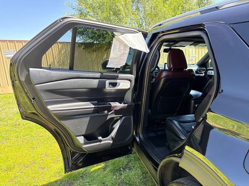Used 2020 Ford Explorer Platinum w/ Premium Technology Package AWD/4WD image 20