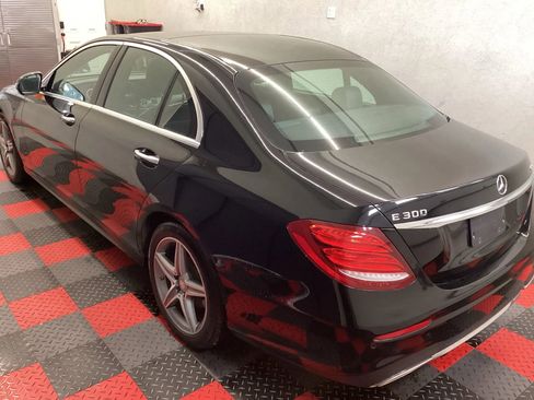 Used 2017 Mercedes-Benz E 300 4MATIC image 4