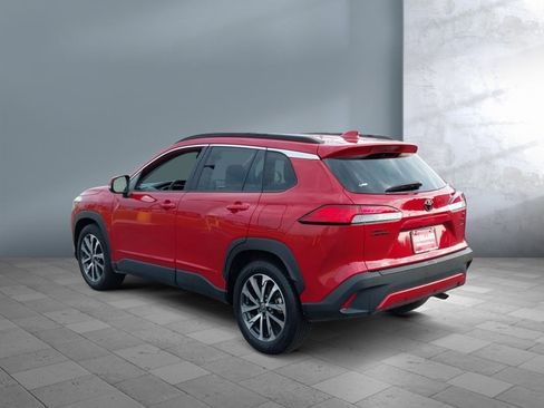 Used 2022 Toyota Corolla Cross XLE w/ Convenience Package image 4