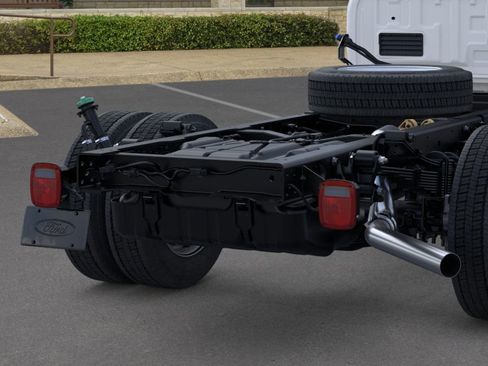 New 2025 Ford F550 4x4 Crew Cab image 21
