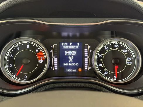 Used 2019 Jeep Cherokee Latitude Plus w/ Comfort/Convenience Group AWD/4WD image 34