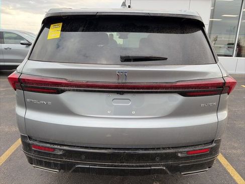 Used 2025 Buick Enclave Sport Touring image 5