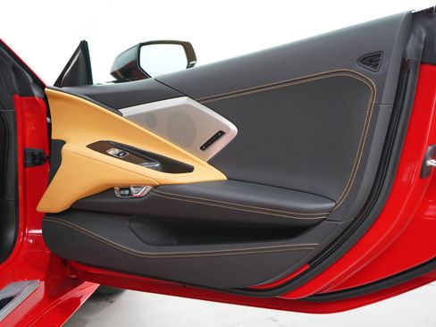 Used 2022 Chevrolet Corvette Stingray Premium Conv w/ Z51 Performance Package RWD image 9