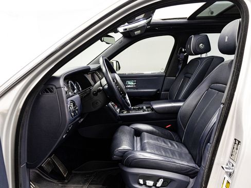 Used 2020 Rolls-Royce Cullinan image 20