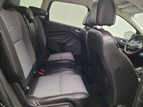 Used 2017 Ford Escape SE w/ Equipment Group 201A FWD image 19