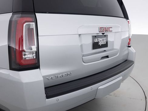 Used 2018 GMC Yukon SLT w/ Premium Edition image 17