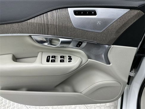 Used 2021 Volvo XC90 T8 Inscription w/ Lounge Package image 13