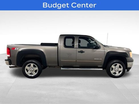 Used 2013 GMC Sierra 2500 SLE w/ SLE Preferred Package AWD/4WD image 2