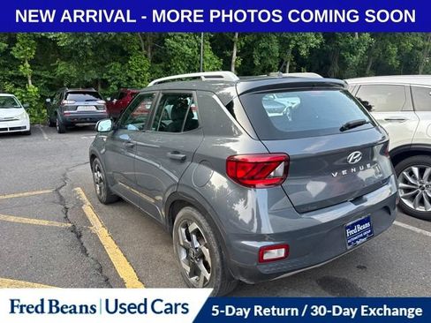 Certified 2023 Hyundai Venue SEL FWD image 3