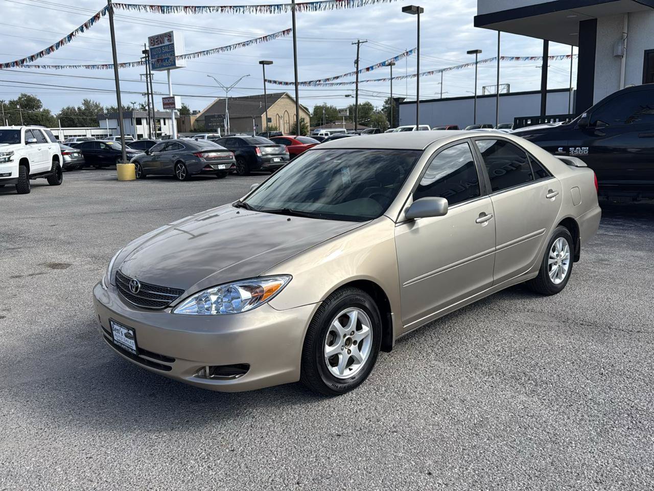 Used 2002 Toyota Camry LE FWD image 2