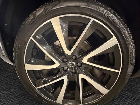 Used 2024 Volvo XC90 B6 Ultimate image 11