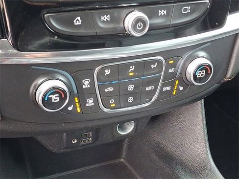 Used 2021 Chevrolet Traverse RS image 13