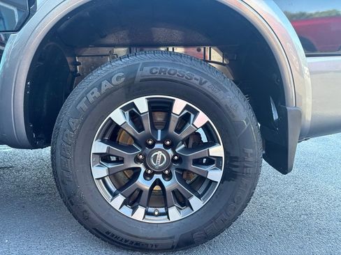 Used 2017 Nissan Titan PRO-4X AWD/4WD image 8